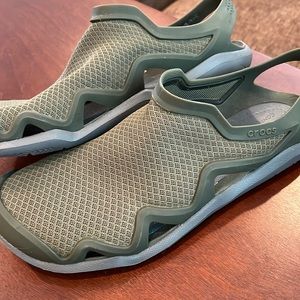 Men’s Crocs, size 10